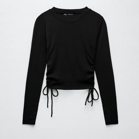 Spotted on Sophie: ZARA RIBBED TOP WITH GATHER DETAIL - Picture 9 of 13
